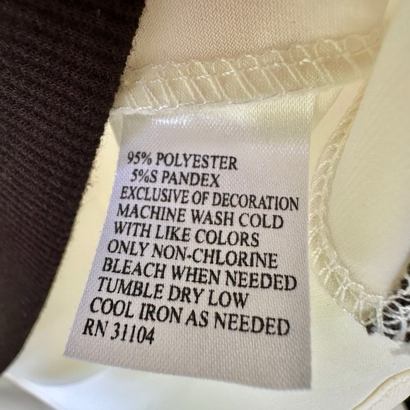 CYNTHIA ROWLEY, NWT, WHITE TOP WITH CONTRASTING BLACK TRIM. V-NECK. SIZE S - Picture 9 of 10